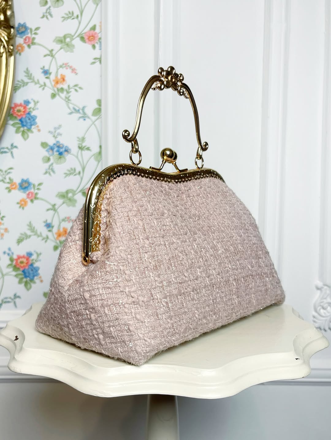 Instagram antiqueparis_